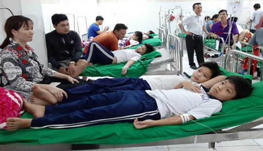 Bình Dương: Hàng chục học sinh nhập viện cấp cứu sau bữa liên hoan