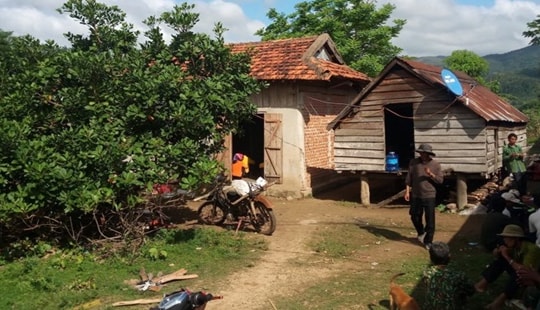 Nghịch tử dùng khúc gỗ đánh cha ruột tử vong