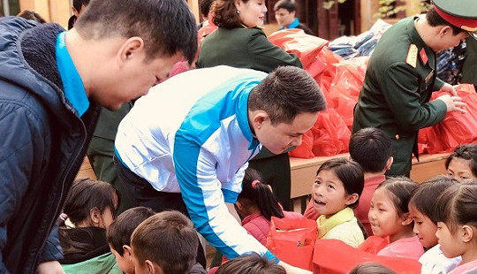 Mang hơi ấm về nơi vùng cao