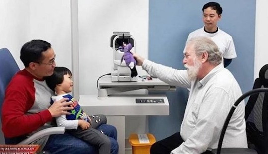 65% người bị tật khúc xạ ở Việt Nam đeo kính không đúng