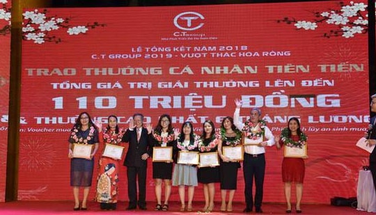 6 tháng lương và nhiều quà tặng giá trị được C.T Group thưởng Tết cho CBNV