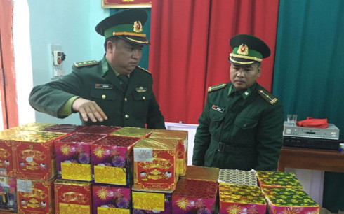 Bắt hai thanh niên vận chuyển gần 180kg pháo vào Lạng Sơn