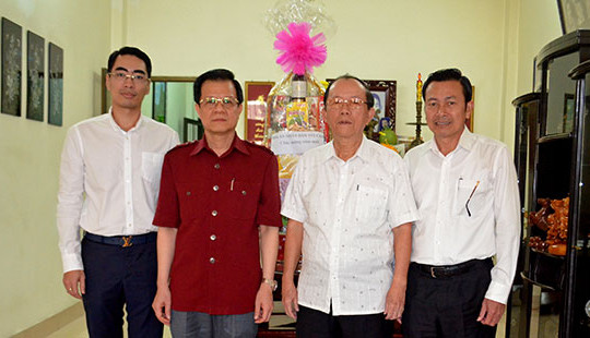 Phó Chánh án TANDTC Lê Hồng Quang chúc Tết gia đình các nguyên lãnh đạo TANDTC, TAQSTW
