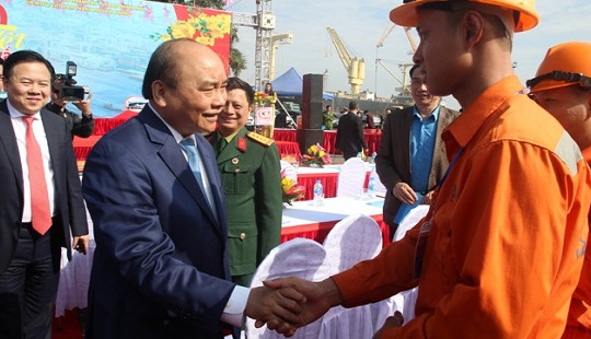 Thủ tướng thăm và trao hơn 200 suất quà Tết tại Hải Phòng