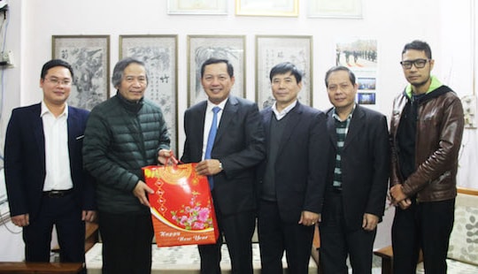 Phó Chánh án Nguyễn Văn Du chúc Tết gia đình các đồng chí nguyên lãnh đạo TANDTC