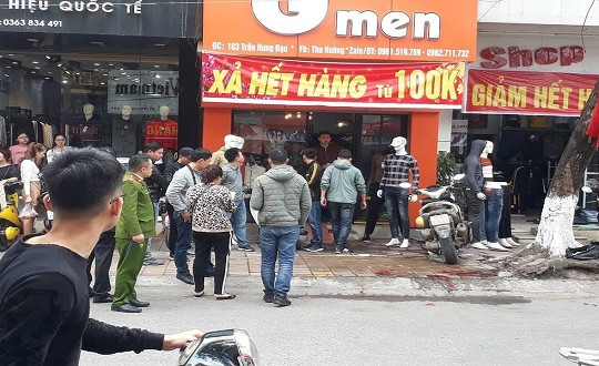 Đưa nạn nhân đi cấp cứu, 2 người xin điều trị phơi nhiễm HIV