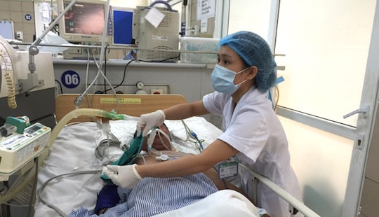 Từ chén rượu tất niên đến… giường bệnh