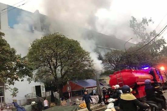 Thái Nguyên: Cháy quầy hàng chăn ga gối đệm ở chợ Thái ngày cuối năm