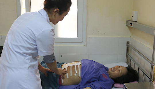 Cứu sống thai nhi thò một tay ra ngoài bụng mẹ