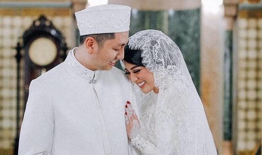 Hoa hậu Hòa bình Quốc tế 2016 cưới con trai Thống đốc Indonesia