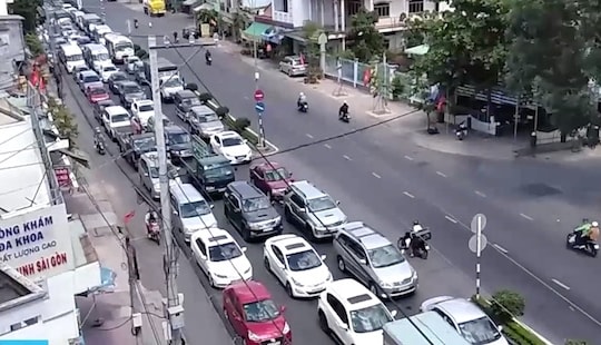 Ùn tắc giao thông, BOT cầu Rạch Miễu buộc phải xả trạm ngày mùng 2 Tết