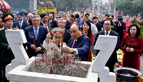 Thủ tướng dâng hương tại Lễ hội 230 năm Chiến thắng Ngọc Hồi-Đống Đa