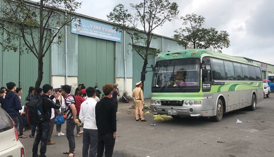 Tạm giữ xe khách hết hạn đăng kiểm chở người vượt quá quy định