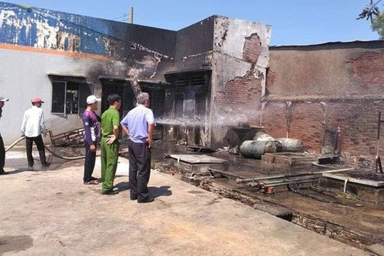 Long An: Cháy lớn tại cây xăng, 2 người bị thương nặng