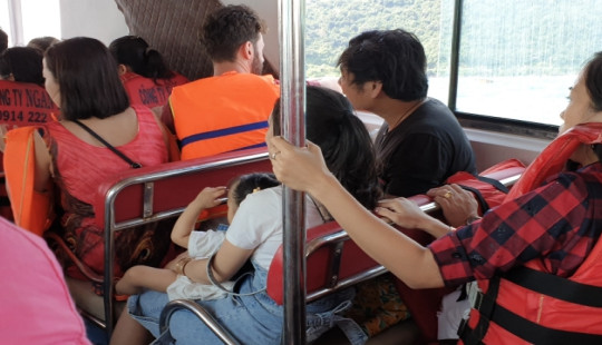 Phạt tàu cao tốc chở số khách quá quy định trong dịp Tết