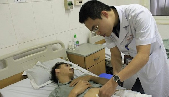 Nam thanh niên thủng ruột non vì nuốt xương cá