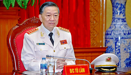 Tăng cường giám sát, thi hành kỷ luật Đảng nghiêm minh, không có vùng cấm