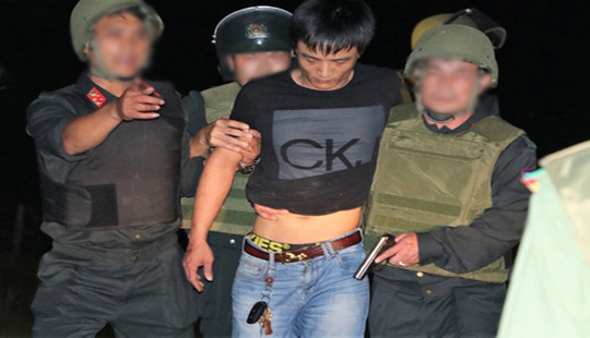 Vụ vận chuyển ma túy dùng “hàng nóng” cố thủ trên ô tô: Bắt giữ thêm một số nghi phạm