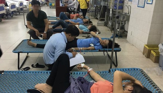 24 người nhập viện sau bữa cơm chay Rằm tháng Giêng