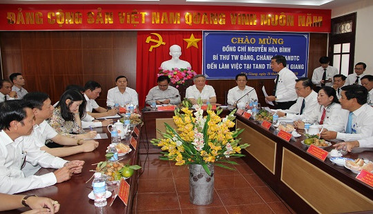 Đoàn công tác TANDTC làm việc với Tòa án tỉnh Bến Tre và Tiền Giang