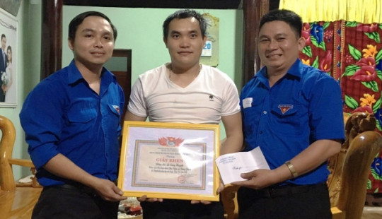 2 nam thanh niên dũng cảm cứu học sinh bị đuối nước