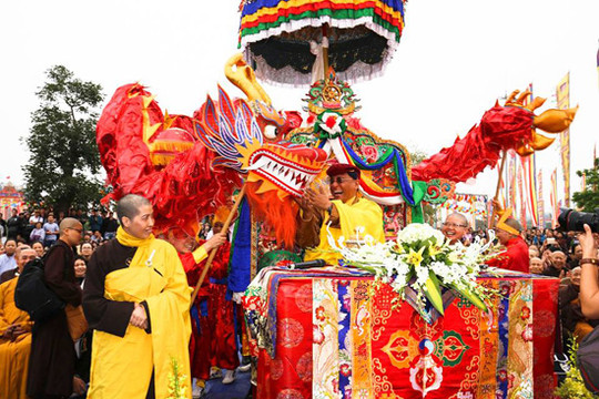 Hàng ngàn người dự lễ hợp long cầu Đại lạc Kim Cương Mandala ở Tây Thiên