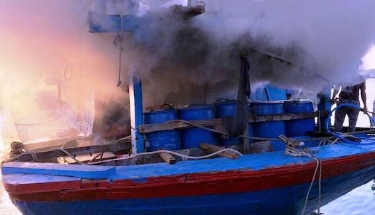 Tàu cá bốc cháy khi chuẩn bị ra khơi