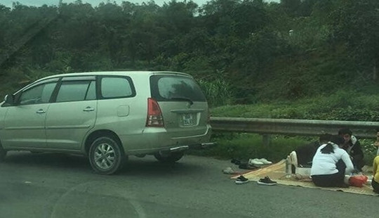 Xử phạt xe ô tô dừng đỗ ăn uống trái phép trên cao tốc Nội Bài - Lào Cai