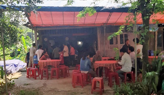 Người đàn ông đi lấy mật, bị đàn ông đốt tử vong