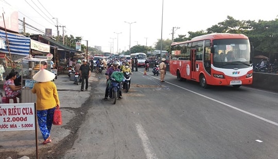 Người đàn ông sang đường bị xe chuyển bệnh nhân tông tử vong