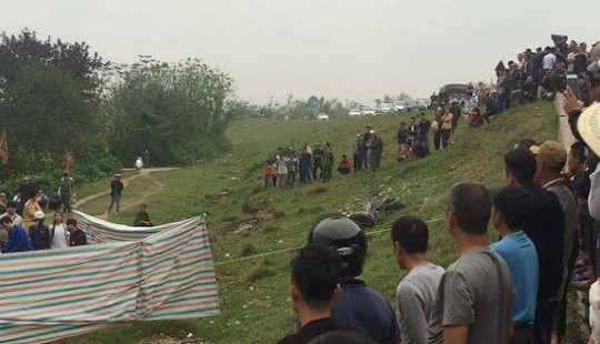 Bàng hoàng phát hiện nam thanh niên tử vong bên bờ đê