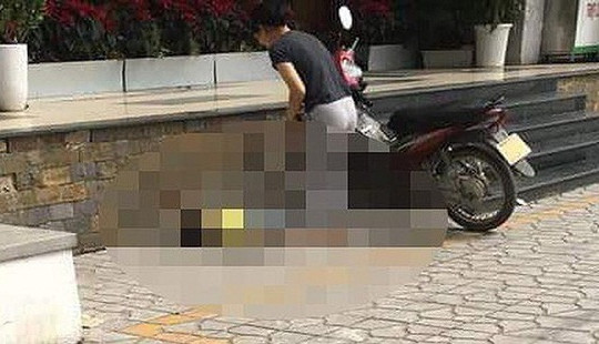 Thương tâm bé trai rơi từ chung cư Linh Đàm xuống đất tử vong