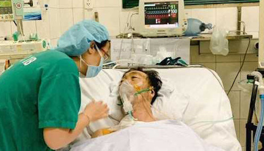 10 giờ “cân não” cứu du khách Nhật bị biến chứng tim mạch hiếm gặp