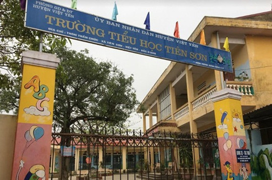 Thầy giáo bị tố dâm ô với hàng chục nữ sinh viết đơn xin ra khỏi ngành