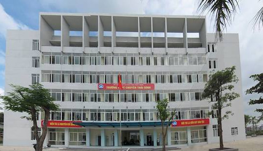 Đình chỉ công tác thầy giáo bị tố gạ tình nữ sinh lớp 10