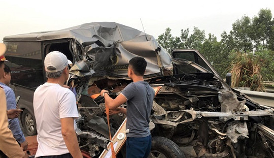Cảnh sát cơ động tử vong sau tai nạn trên cao tốc Pháp Vân - Cầu Giẽ