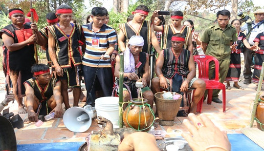 Lễ hội cà phê Buôn Ma Thuột năm 2019: Đặc sắc lễ cúng bến nước và cúng sức khỏe cho voi