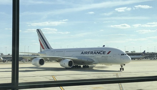 Trục trặc động cơ, máy bay Air France phải hạ cánh khẩn cấp