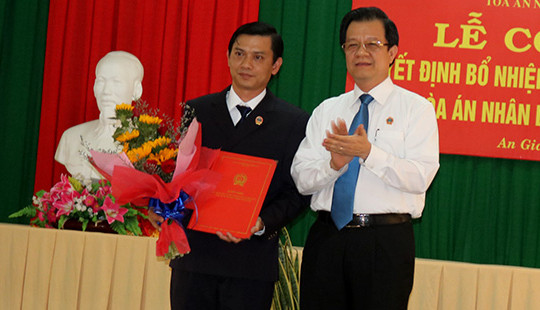 Trao quyết định bổ nhiệm Phó Chánh án TAND tỉnh An Giang