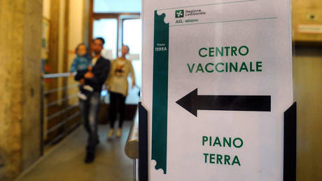 Italia: Cấm cha mẹ đưa trẻ dưới 6 tuổi chưa được tiêm phòng tới trường