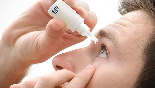 Nam sinh 16 tuổi suýt mù sau 3 tháng tự ý nhỏ thuốc điều trị mắt