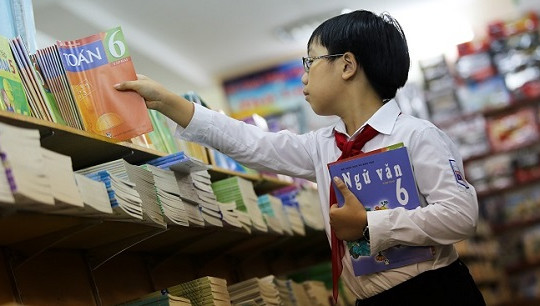 Nhiều năm giá sách giáo khoa đứng yên – Liệu có nên tăng giá không?