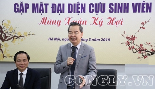 Cựu sinh viên - “Sứ giả” kết nối quá khứ với tương lai