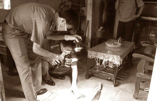 Thiếu nữ 16 tuổi ra đầu thú khai giết mẹ ruột