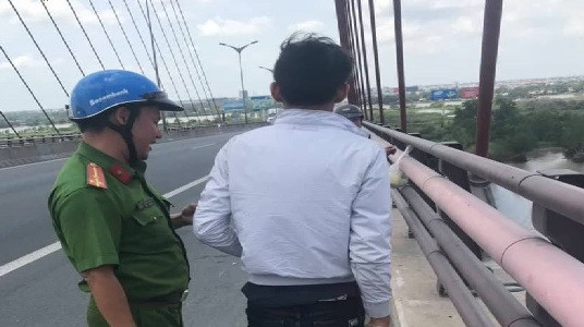 Đón xe ra Ninh Thuận tìm bạn gái rồi quay về Vĩnh Long định tự tử