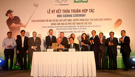 Nutifood hợp tác cùng huyền thoại Golf Greg Norman mang văn hóa cà phê Việt ra thế giới