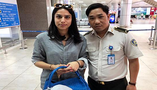 Khánh Hòa: Nhân viên sân bay trả lại hơn 100 triệu đồng cho du khách