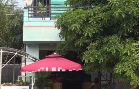 Đang ngồi uống cà phê, người phụ nữ bị đâm chết