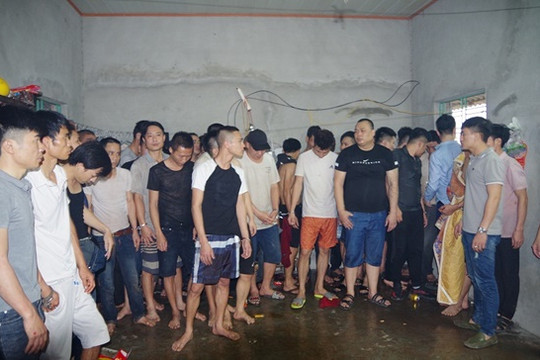 Phá sới bạc "khủng", con bạc lao xuống sông trốn chạy