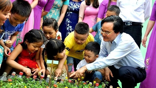 Bộ trưởng Phùng Xuân Nhạ: Con mình ốm là chuyện nội bộ còn các cháu ở trường ốm là chuyện công khai